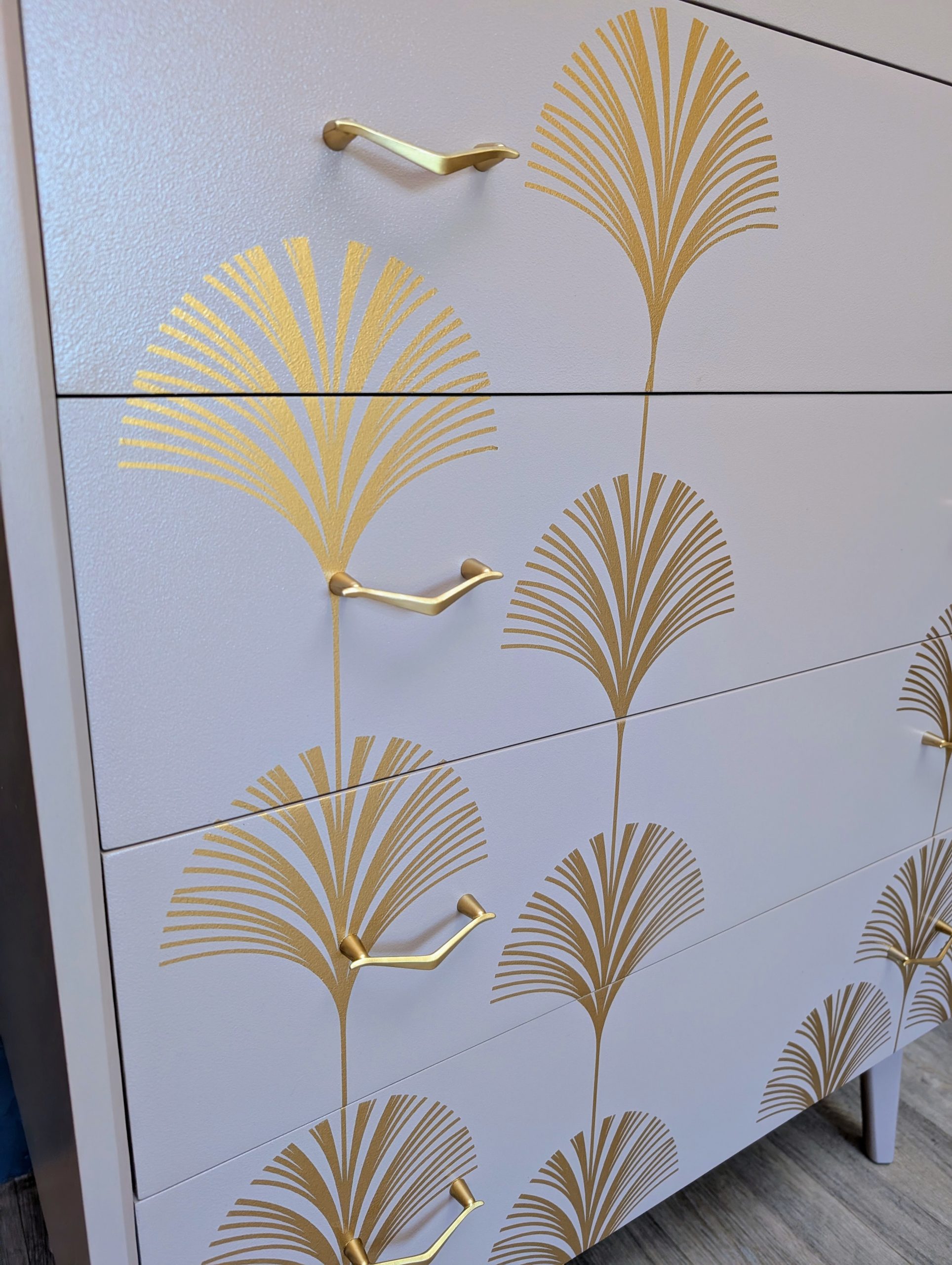 Mid Century chest of drawers in dusky pink - Image 6