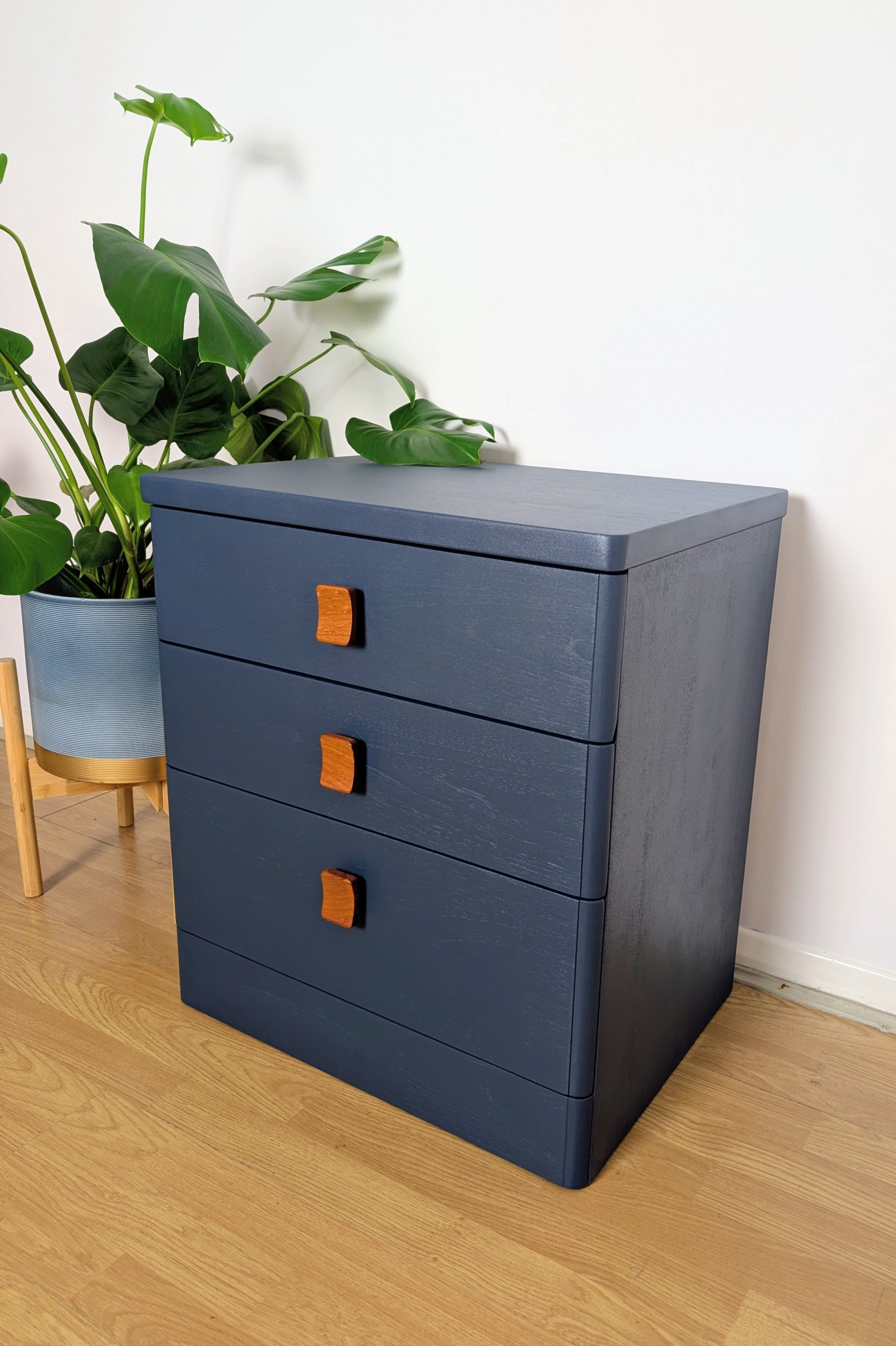 Stag Cantata bedside table - Image 9