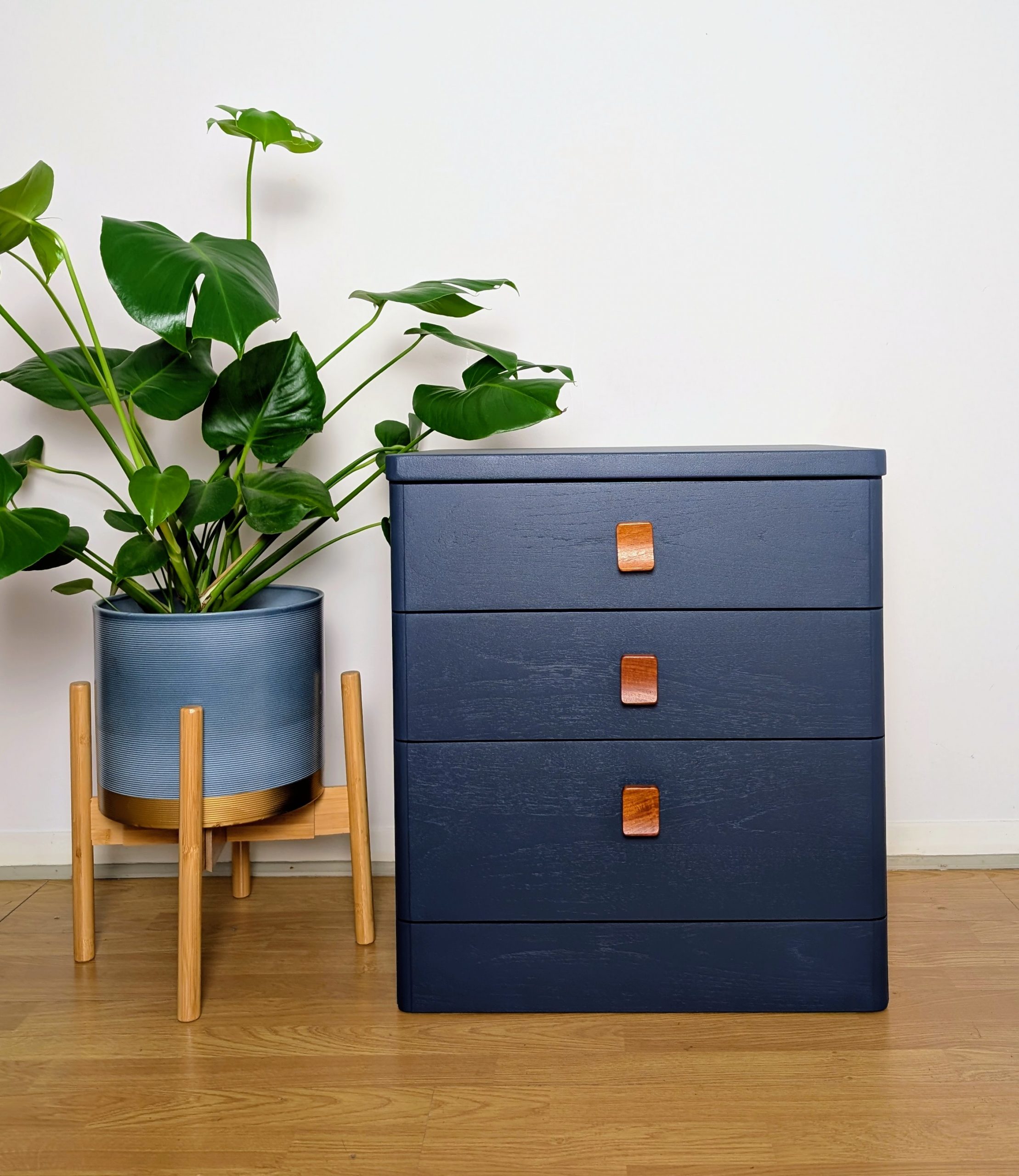 Stag Cantata bedside table - Image 6