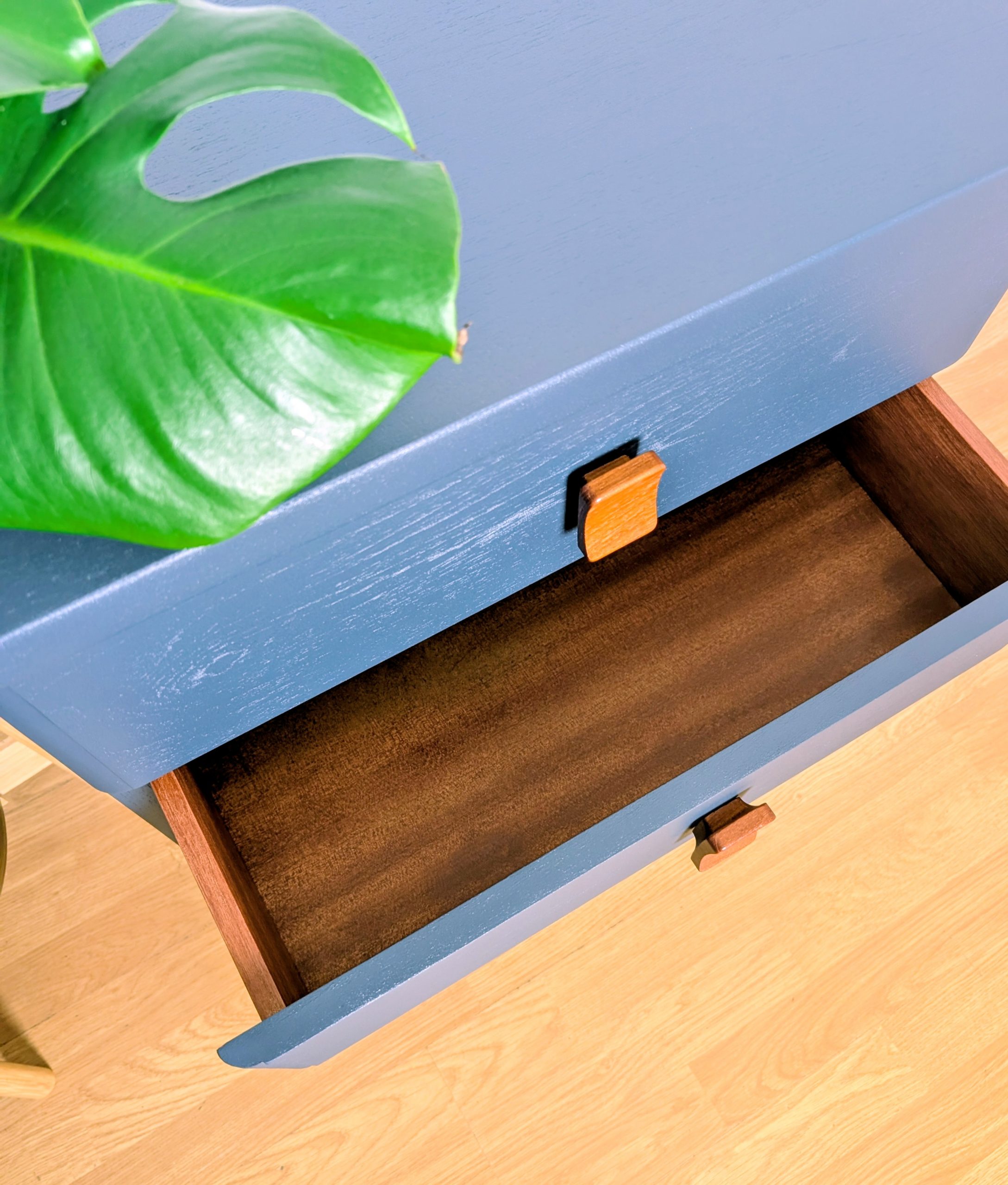 Stag Cantata bedside table - Image 4