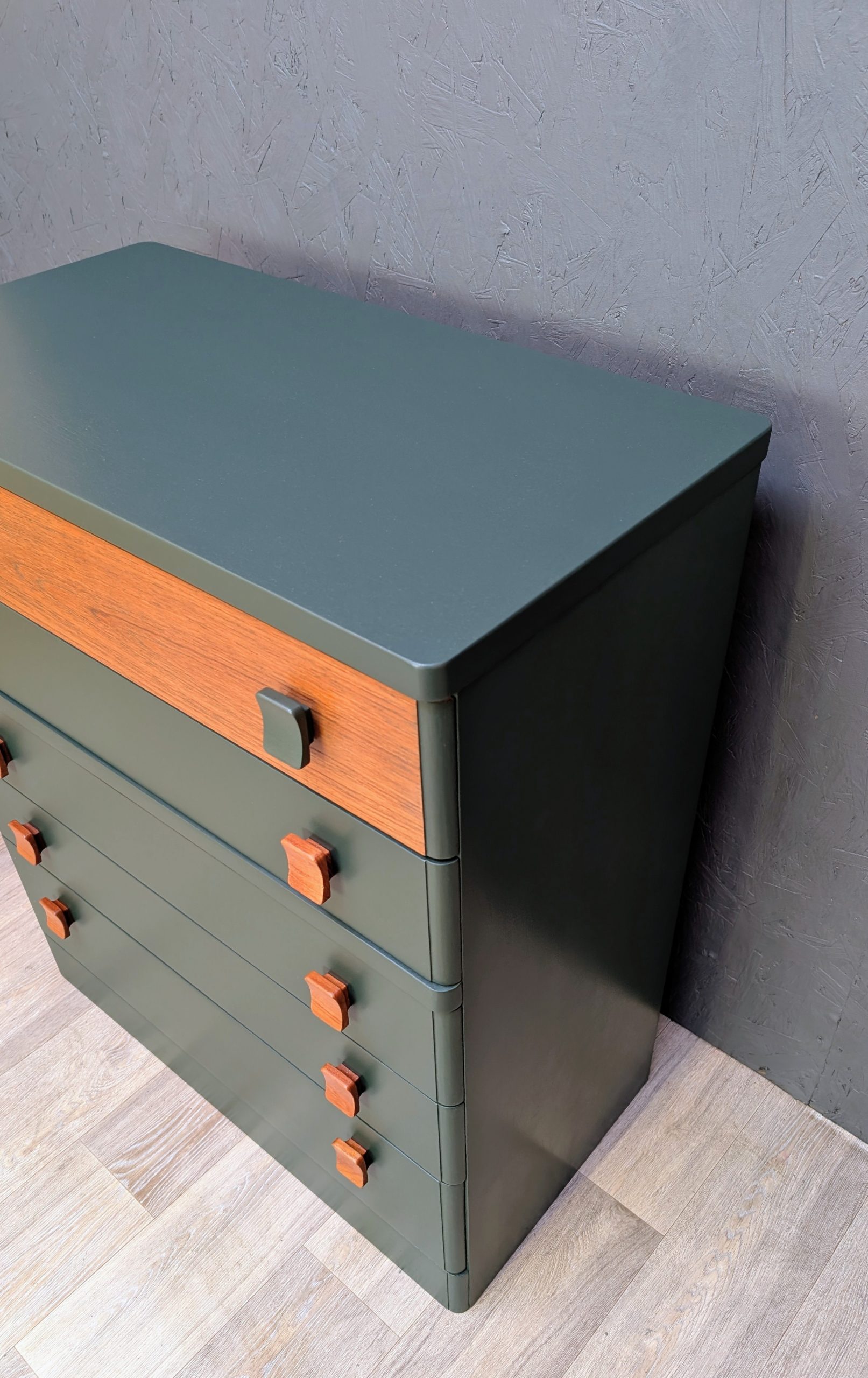 Stag Cantata green chest of drawers - Image 13
