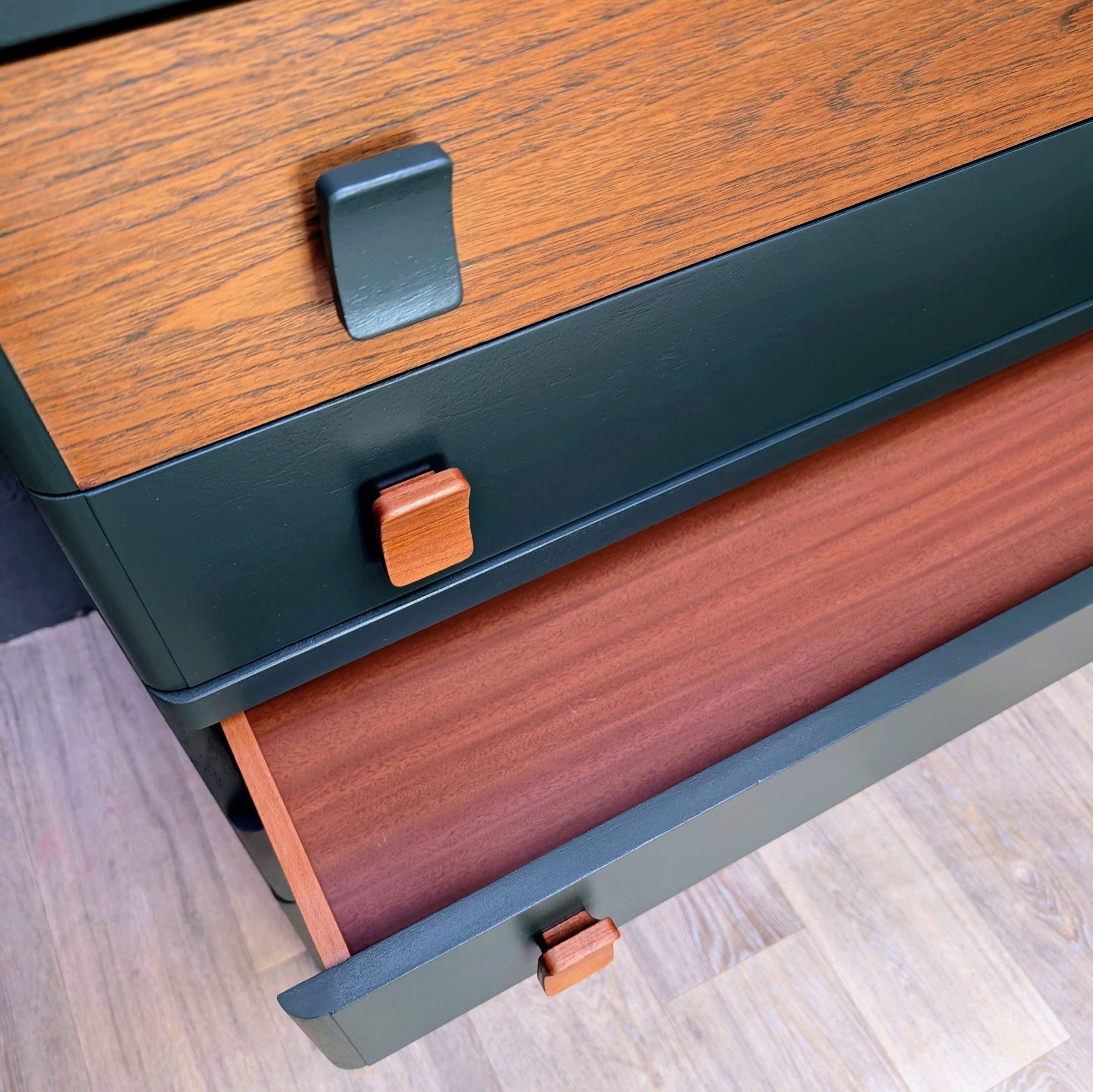 Stag Cantata green chest of drawers - Image 9