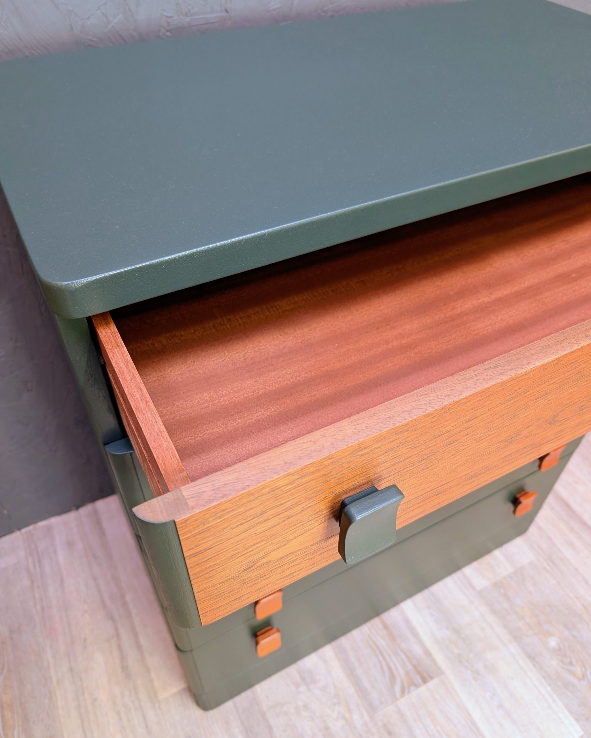 Stag Cantata green chest of drawers - Image 7