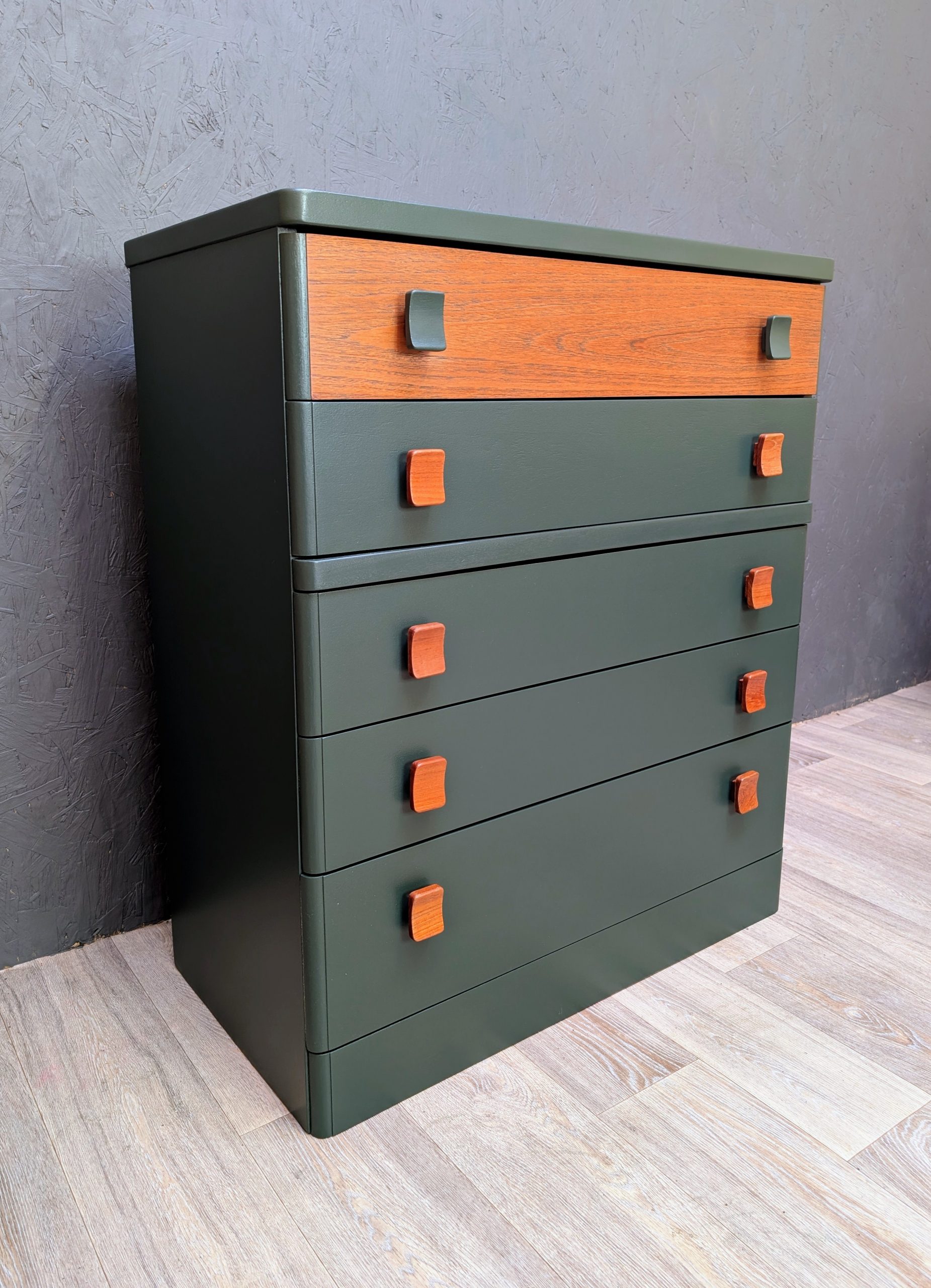 Stag Cantata green chest of drawers - Image 6